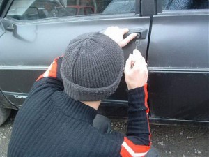 suspecti-furt-din-autoturism-blaj